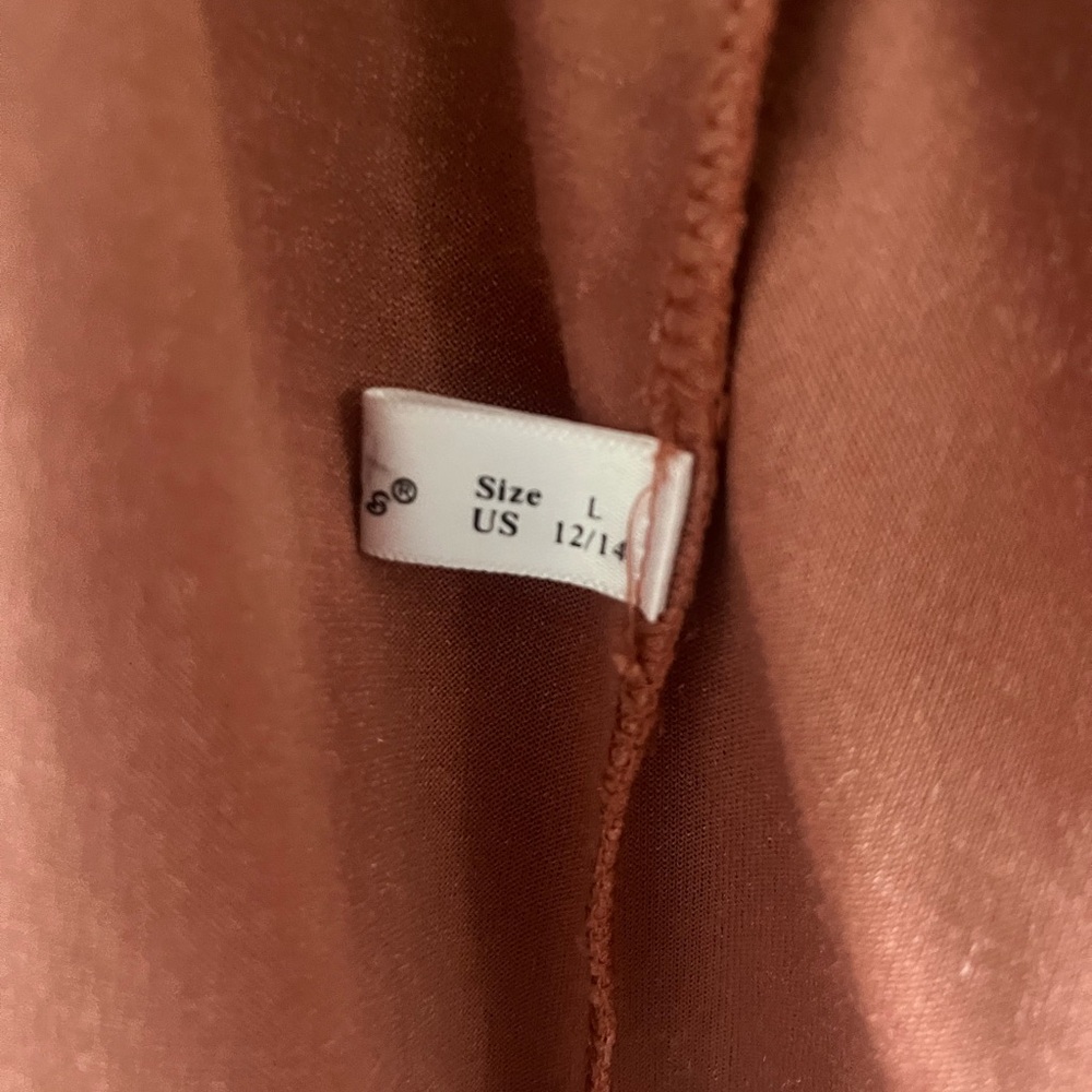 Luxurious Velvet Rose Robe - Picture 2 of 3